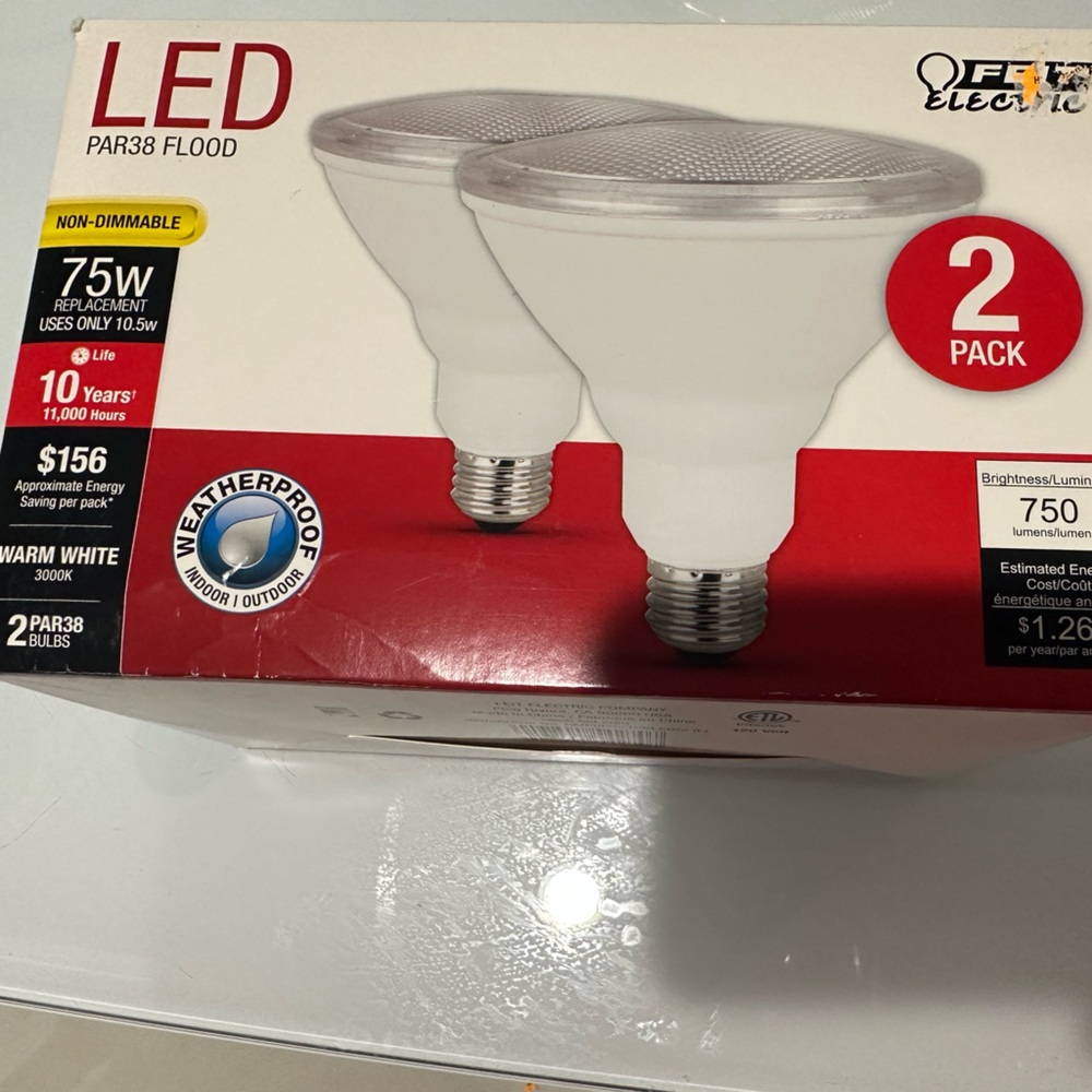 LED PAR 38 FLOOD BULBS NWT